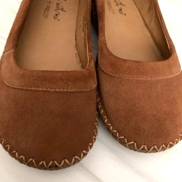 Walk With Me By Coldwater Cook Tan Suede Leather Flats Womens Shoes Size 7 - Picture 3 of 7